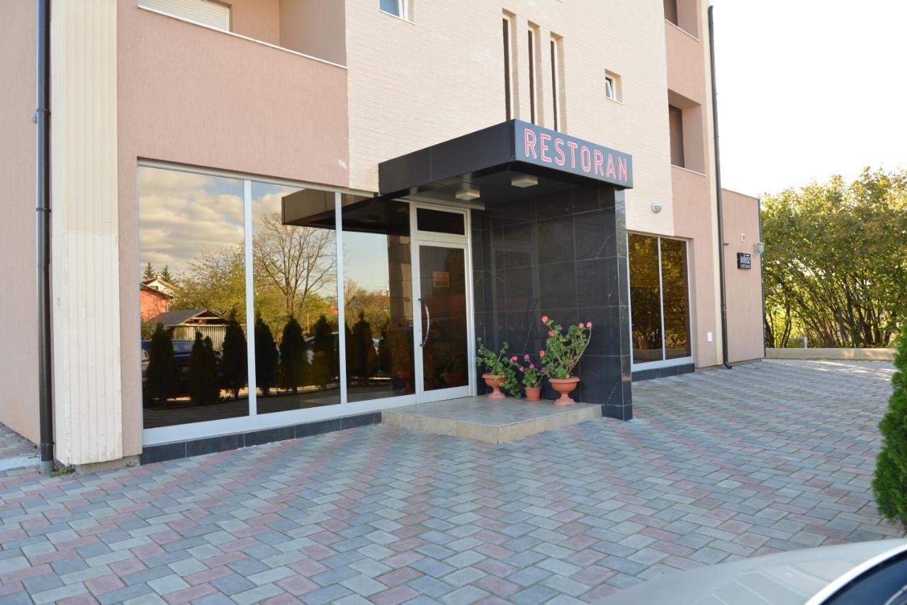 Hotel Konstantin Laplje Selo Exterior photo